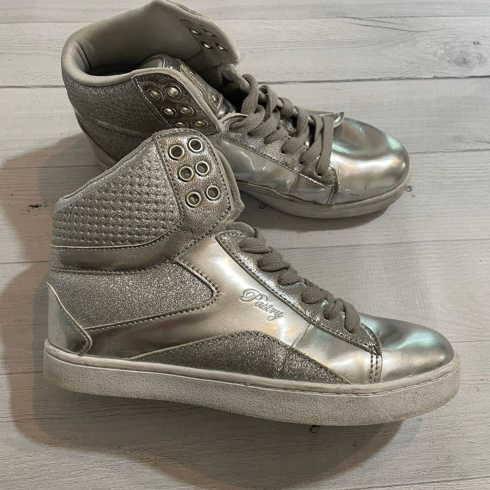 Love & pastry metallic silver sneakers womens 6.5